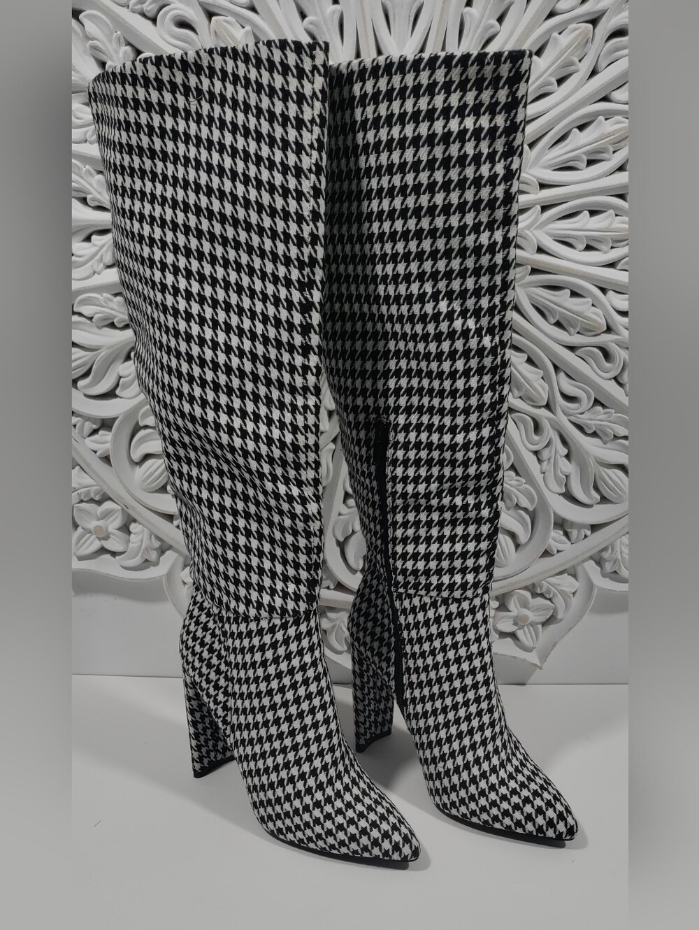 ShoeDazzle High Style Houndstooth Knee-High Boots Size 6.5